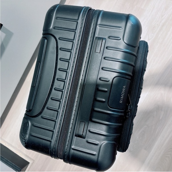 Rimowa Cabin Essential Sleeve Luggage - Picture 4 of 8